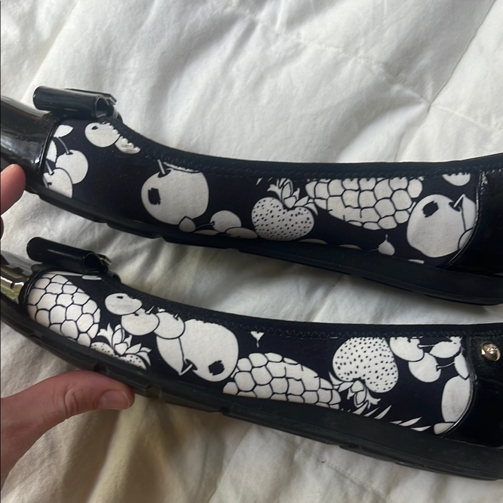 Anne Klein Black Flats with Decorative Bow - Picture 4 of 8